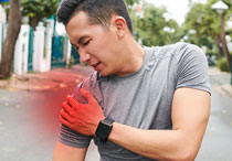 Gejala Cedera Bahu yang Harus Diketahui dan Cara Penanganannya!